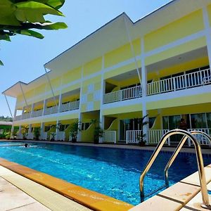 Nai Yang Beach Oyo 75361 Phuket Airport Sonwa Resort Exterior photo