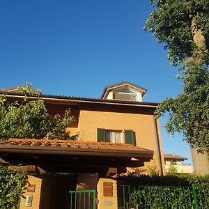 فندق Trivolzioفي  La Quercia Fiorita Exterior photo