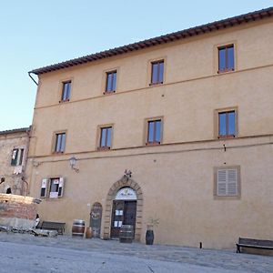 مونتيريجيوني Rooms And Wine Al Castello Exterior photo