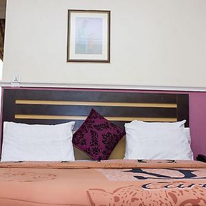 أبوجا Room In Lodge - Bristlecone Suites And Apartments Exterior photo