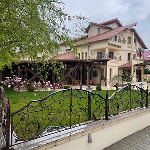 Hotel Parc Tecuci Exterior photo