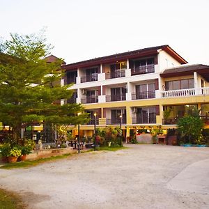 Plaeng Yao Nantharom Hotel And Restaurant Exterior photo
