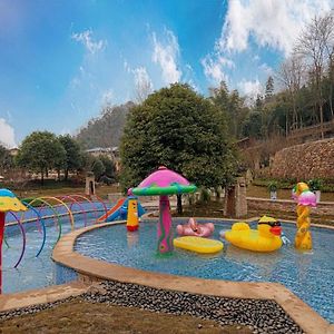 Howard Johnson Huashuiwan Hot Springs Resort تشنجدو Exterior photo