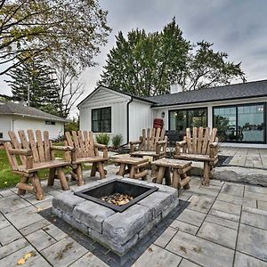 Lakefront Fenton Vacation Rental With Patio And Kayaks Exterior photo