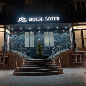 Lotus Hotel تشيسيناو Exterior photo