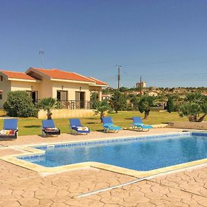 بيرفوليا Amazing Home In Maroni-Larnaca With 4 Bedrooms, Wifi And Outdoor Swimming Pool Exterior photo