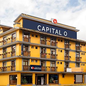 Capital O Hotel Central, خالابا Exterior photo