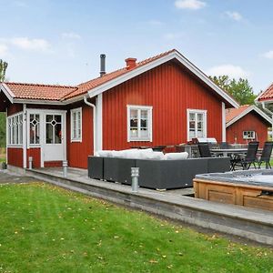 Awesome Home In Karlstad With Jacuzzi, 3 Bedrooms And Wifi Exterior photo