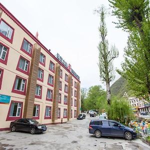 Tazang Jinjiang Inn Jiuzhaigou Scenic Resort Exterior photo