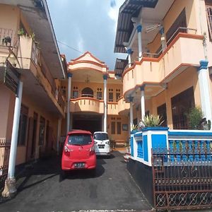 Karanganyar  Oyo 92631 Hotel Dan Aula Wahyu Sari B Exterior photo