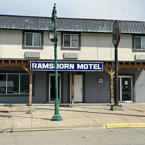 Lumby Ramshorn Motel Exterior photo