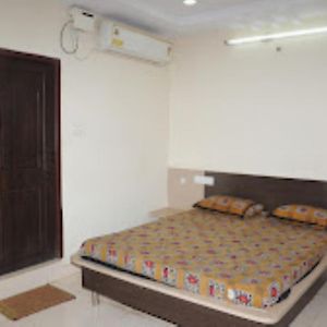 Rj Comforts Hotel And Lodging, Vikarabad Exterior photo
