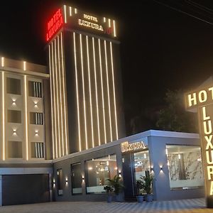 Hotel Luxura, أحمد أباد Exterior photo