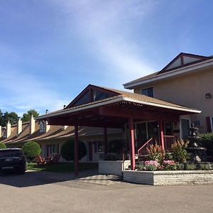 Saint-Sauveur-des-Monts Motel Des Pentes Et Suites Exterior photo