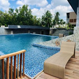 Tanjungbinga Quins Style Resort Belitung Exterior photo