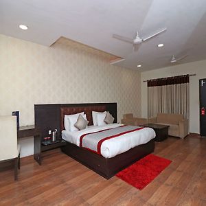 بريلي Oyo 8620 Sparsh Hotels And Resorts Exterior photo
