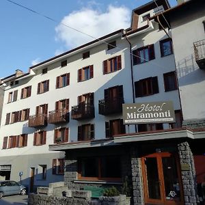 كياسا إنْ فانمالينكو Hotel Miramonti Exterior photo