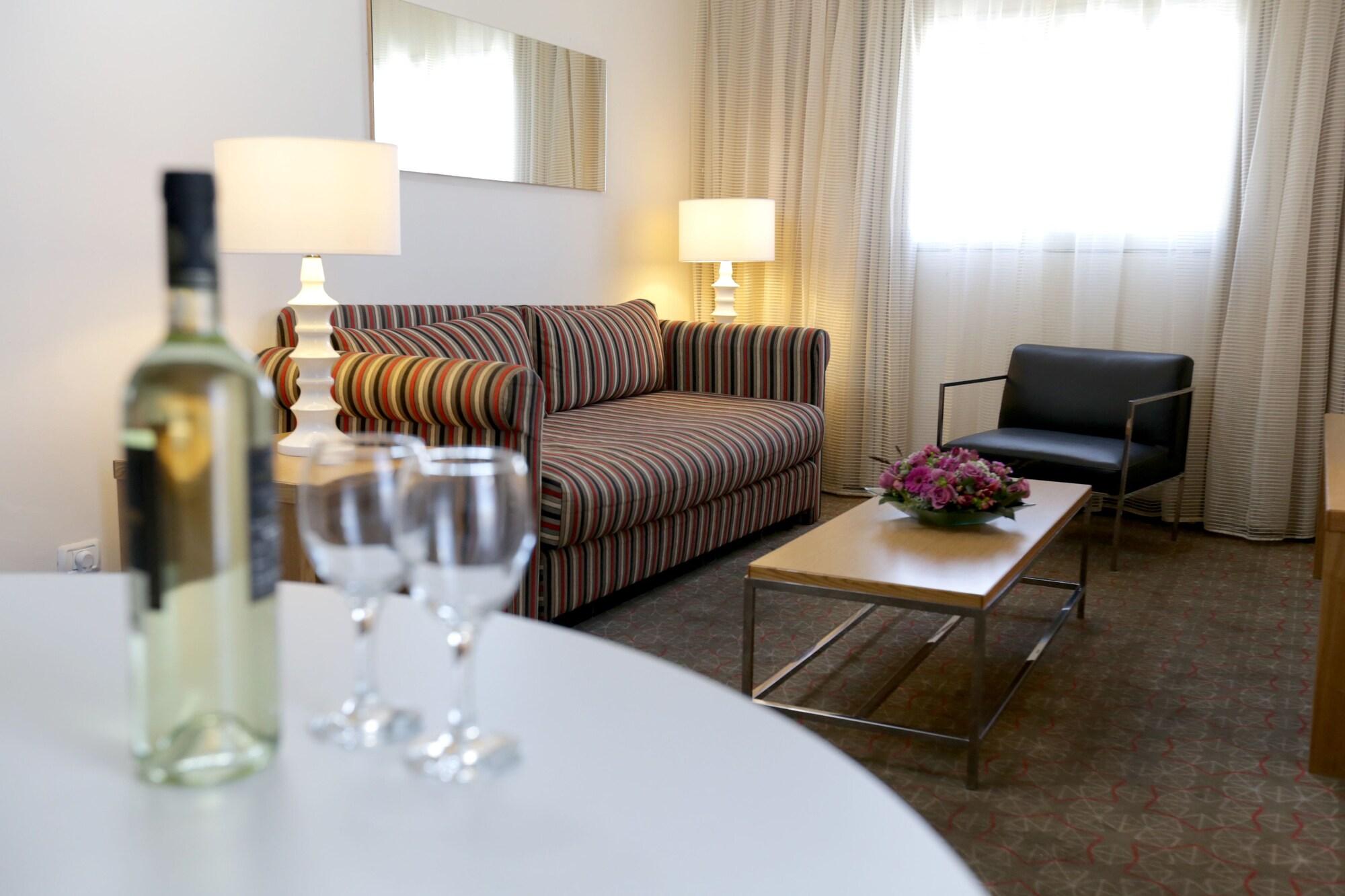 فندق إيلاتفي  أسترال نيرفانا سويتس - شامل كليًا المظهر الخارجي الصورة