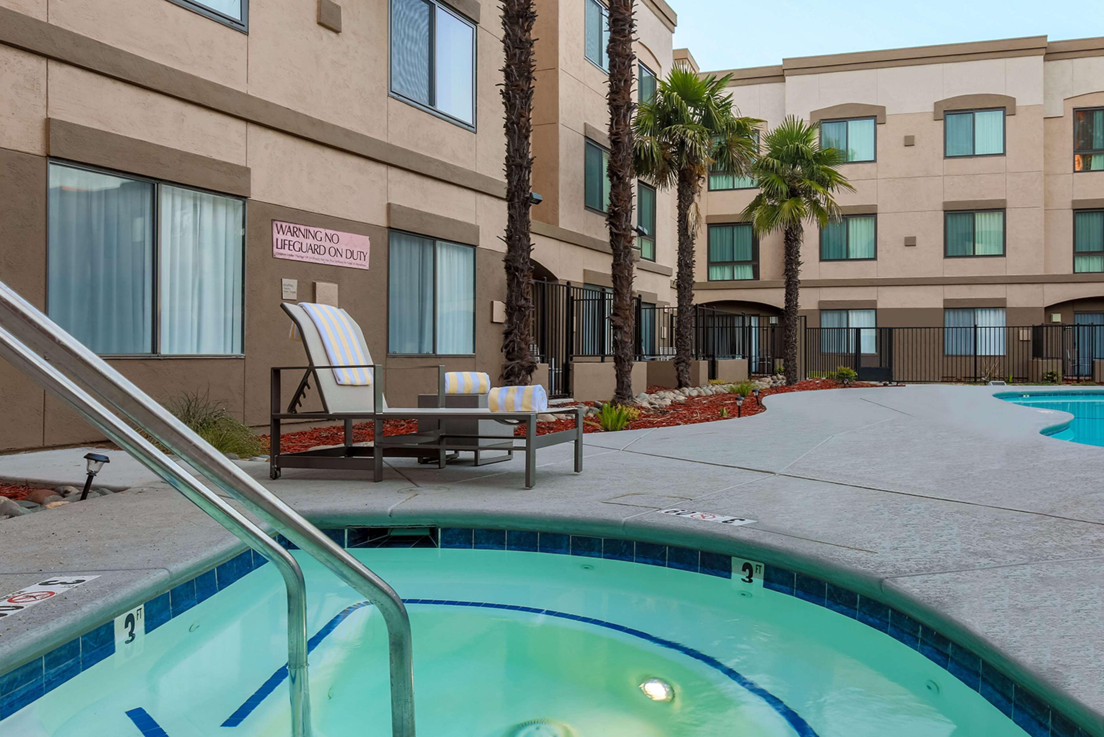 Doubletree Suites By Hilton Hotel Sacramento - رانتشو كوردوفا، ساكرامينتو، كاليفورنيا المظهر الخارجي الصورة