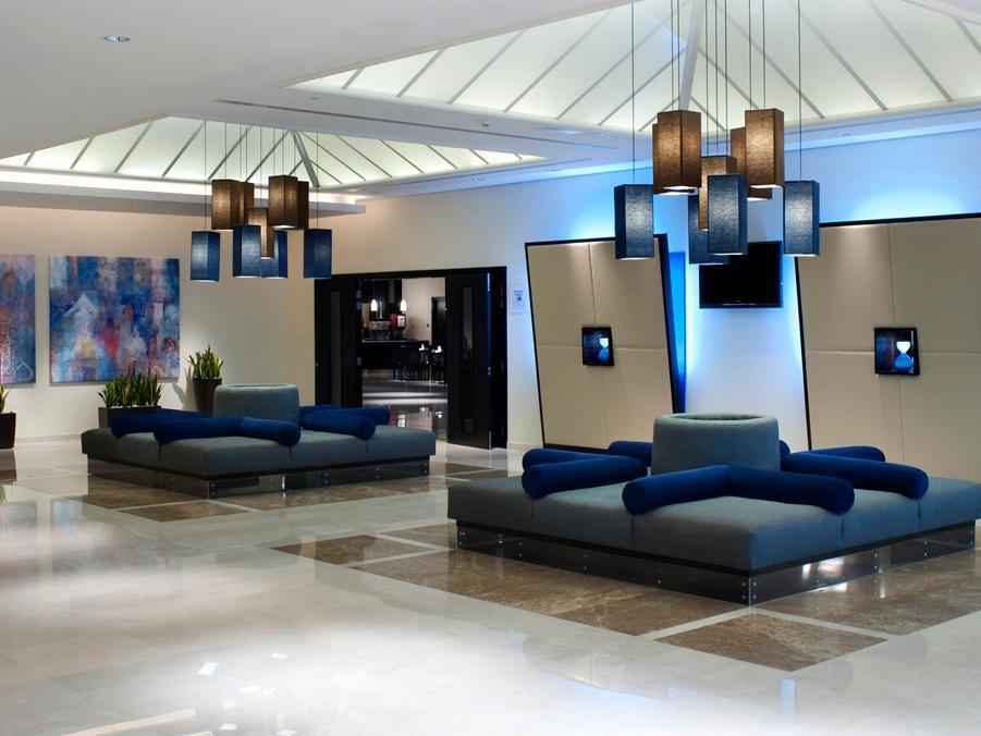 فندق هوليداي إن اكسبرس دبي - مطار دبي المظهر الخارجي الصورة