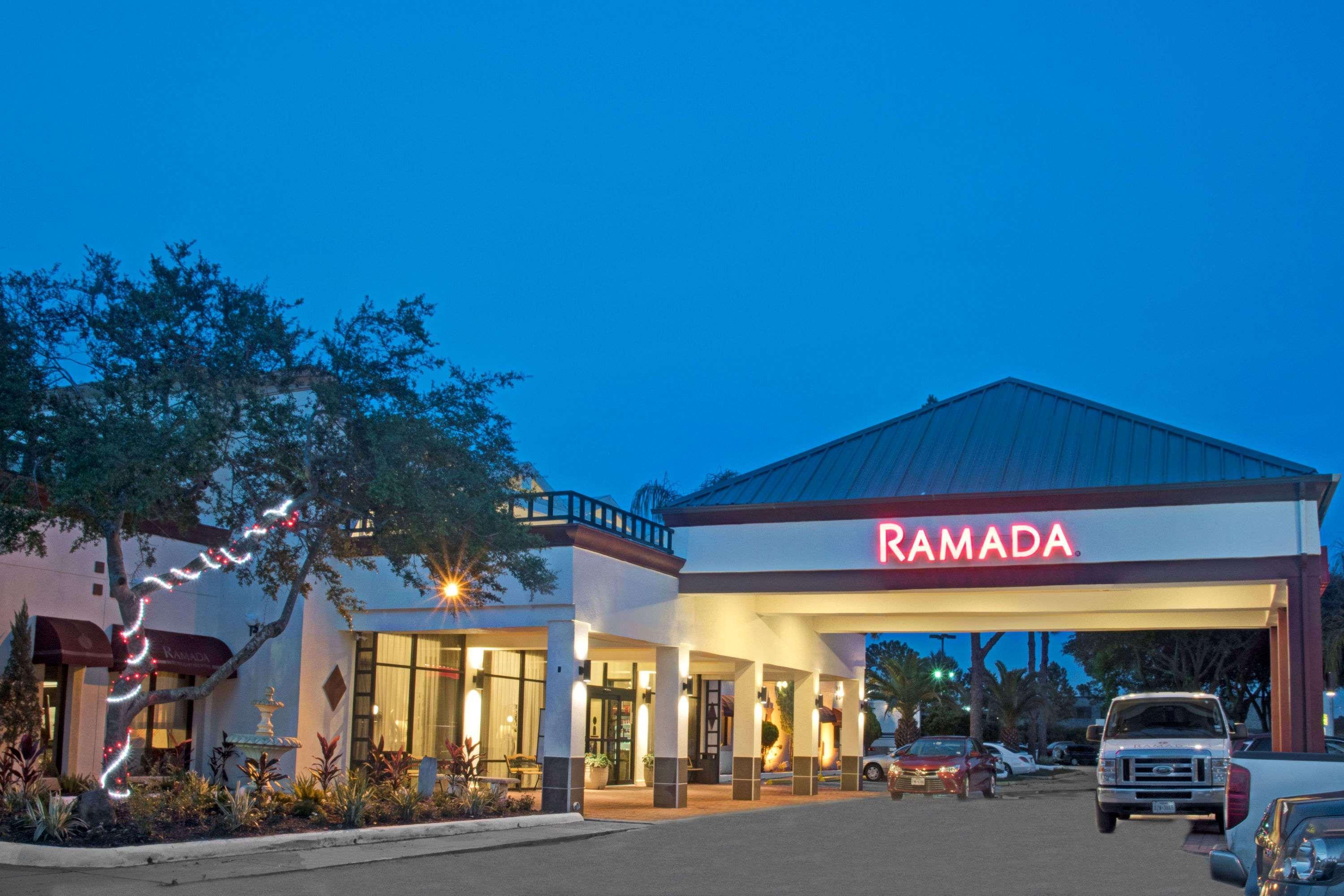 فندق همبلفي  رامادا باي ويندام هيوستن مطار إنتركونتيننتال الشرقي المظهر الخارجي الصورة