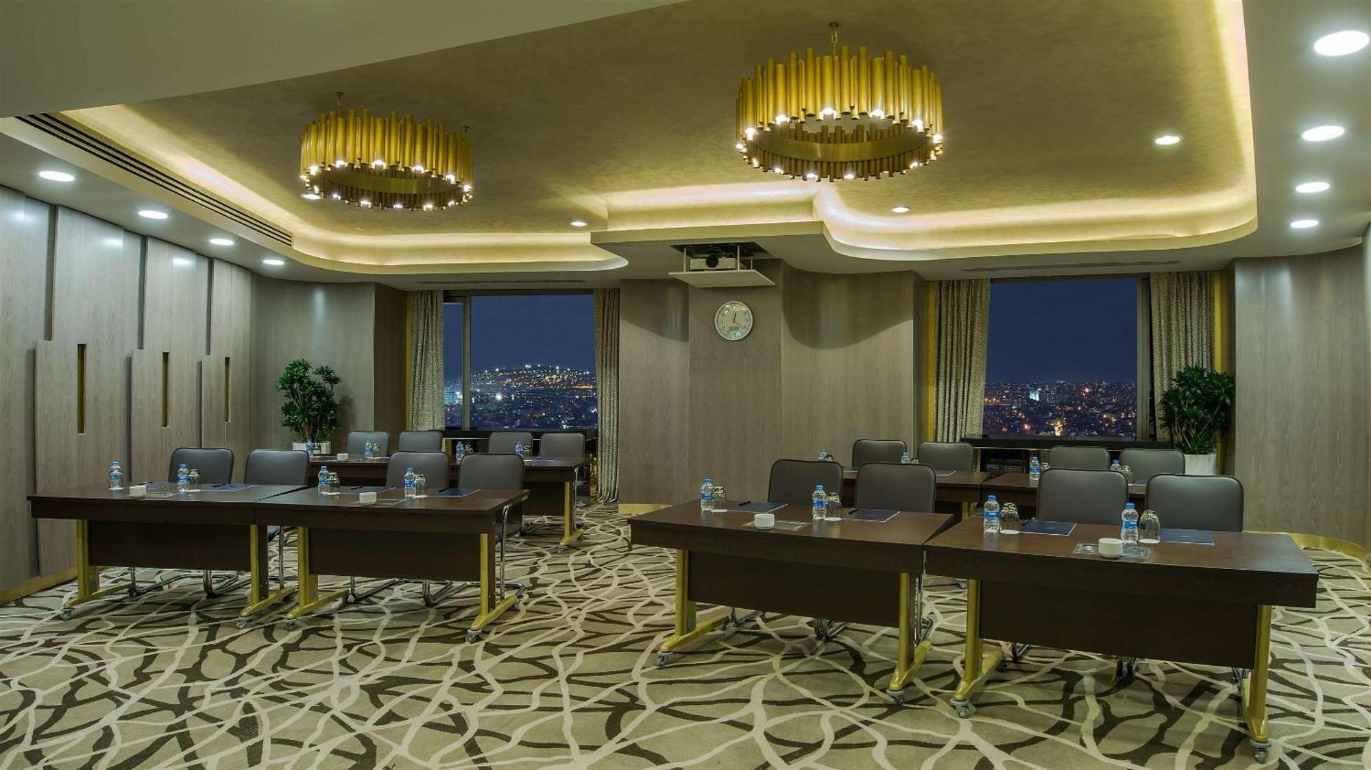 فندق هيلتون اسطنبول كوزياتاجي المظهر الخارجي الصورة