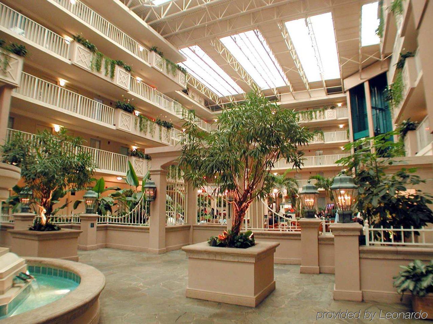 فندق أجنحة إمباسي باي هيلتون مطار أتلانتا المظهر الداخلي الصورة