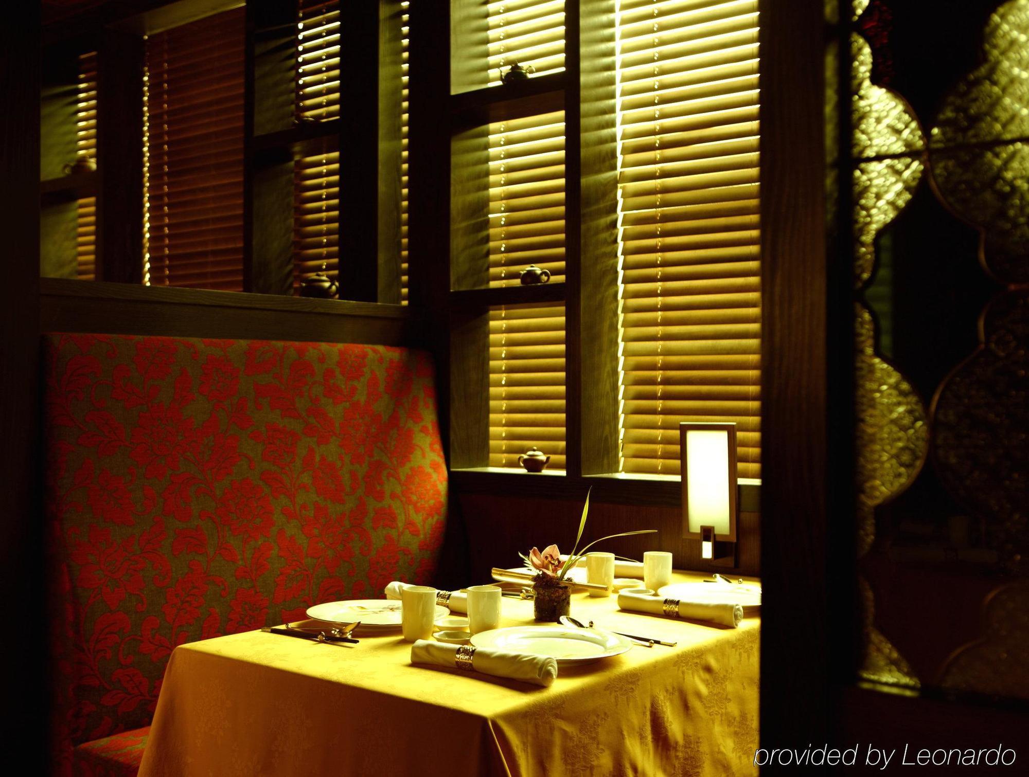 فندق فندق نيو وورلد ماكاتي، مانيلا المطعم الصورة