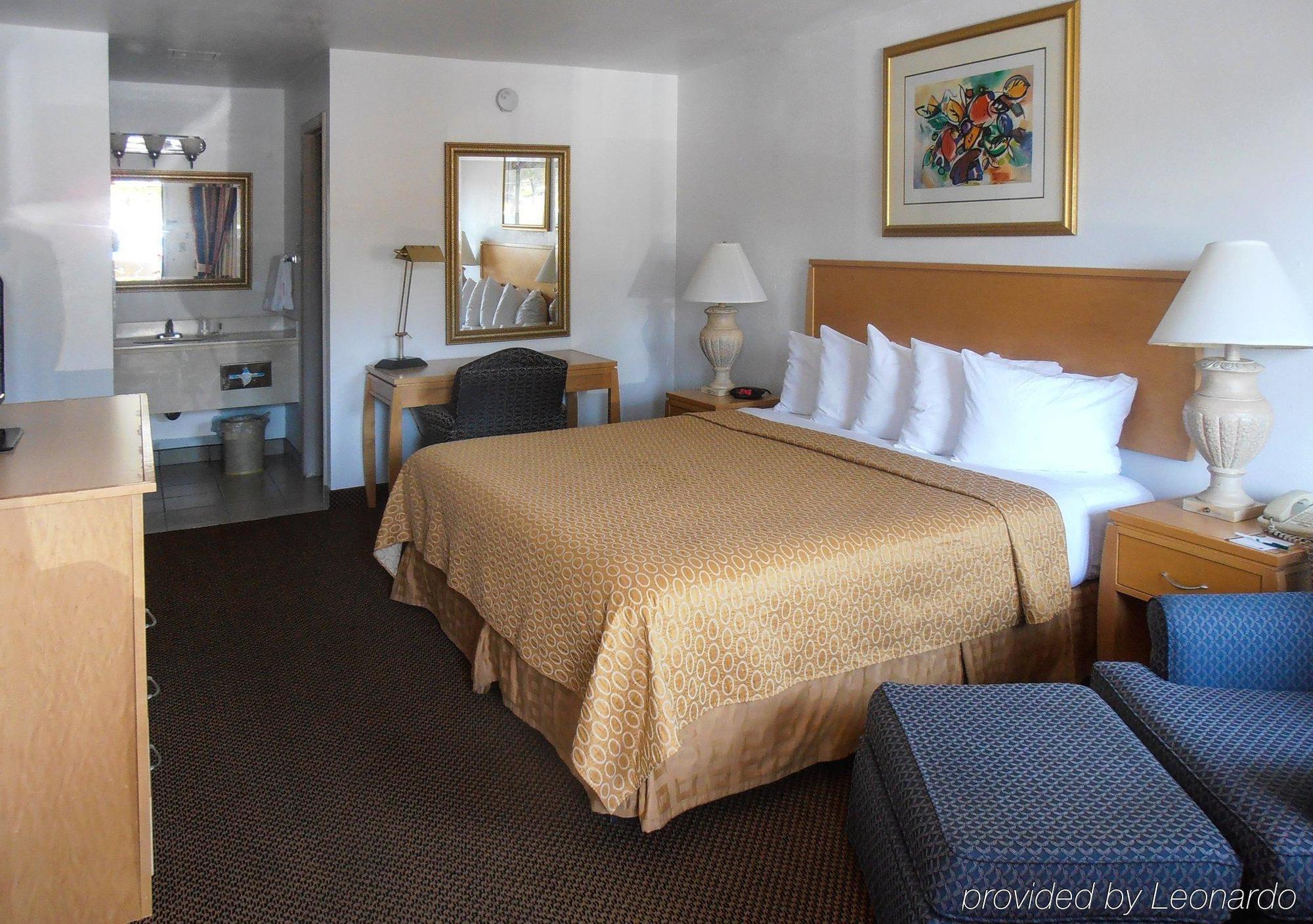 ألباكركي Desert Sands Inn & Suites المظهر الخارجي الصورة