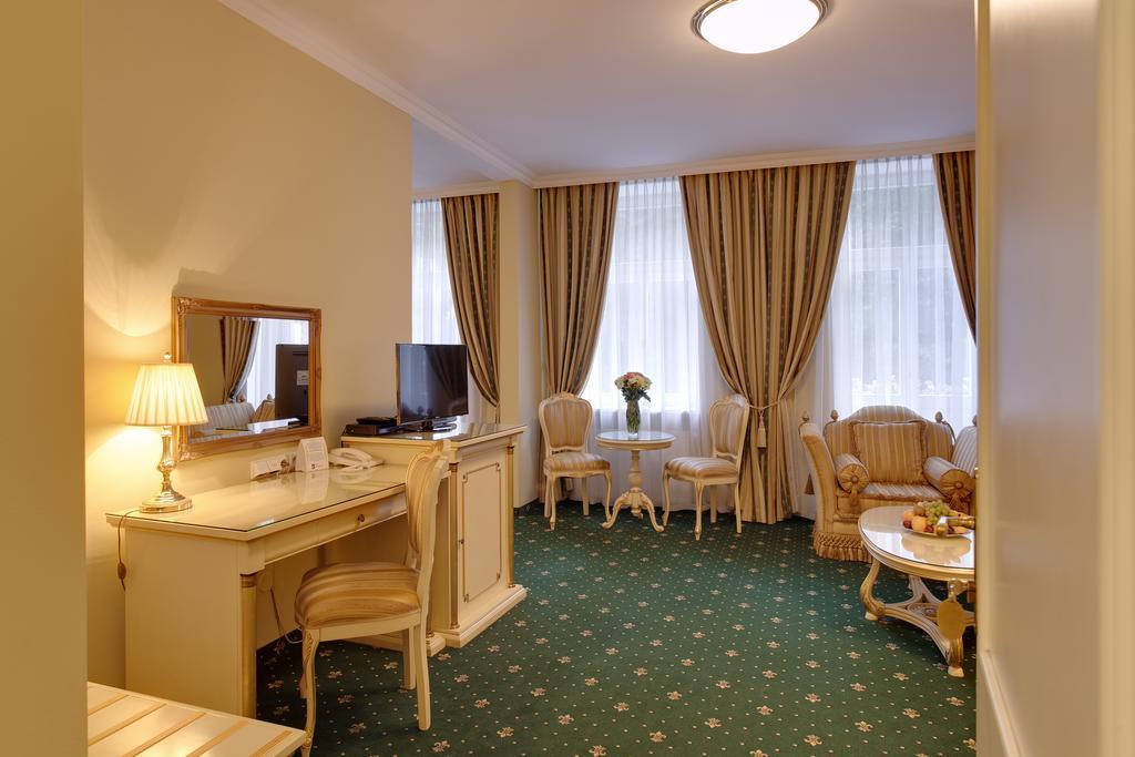 فندق كارلوفي فاريفي  فندق سانت بطرسبرغ المظهر الخارجي الصورة