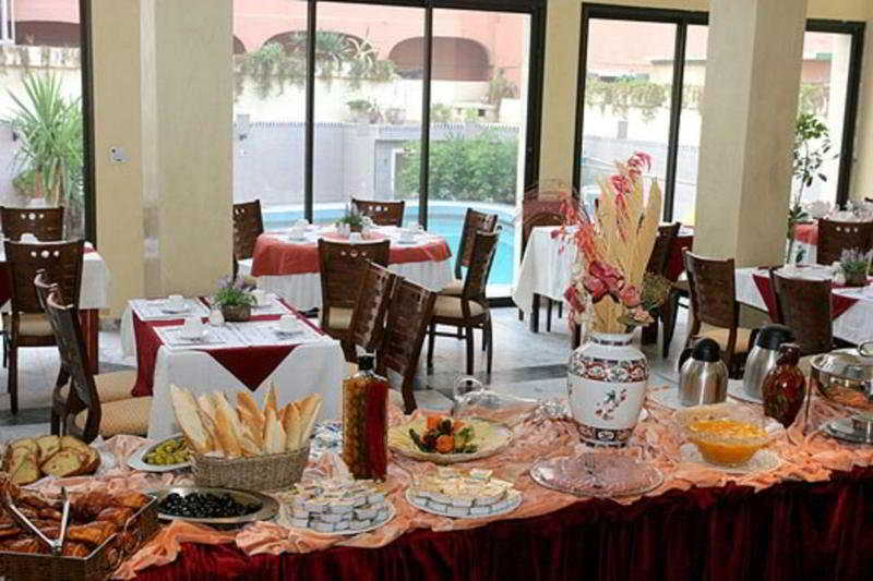 الدار البيضاء Hotel De La Corniche المطعم الصورة