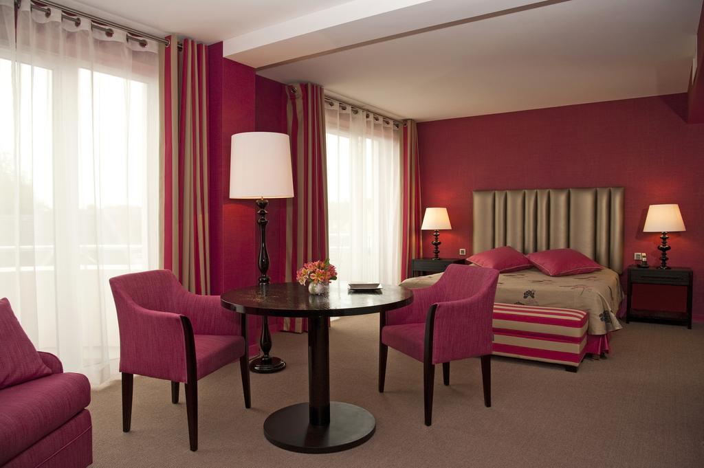 Grand Hotel De Solesmes - Teritoria المظهر الخارجي الصورة