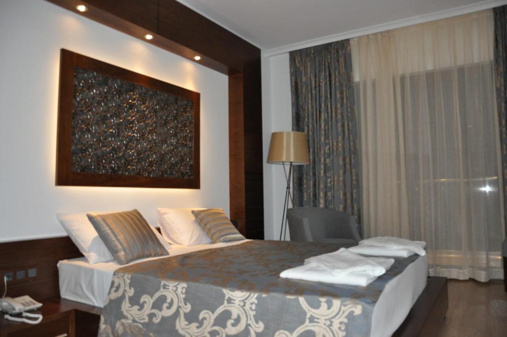 فندق تورغوتْريسفي  فندق توريا اسطنبول الغرفة الصورة