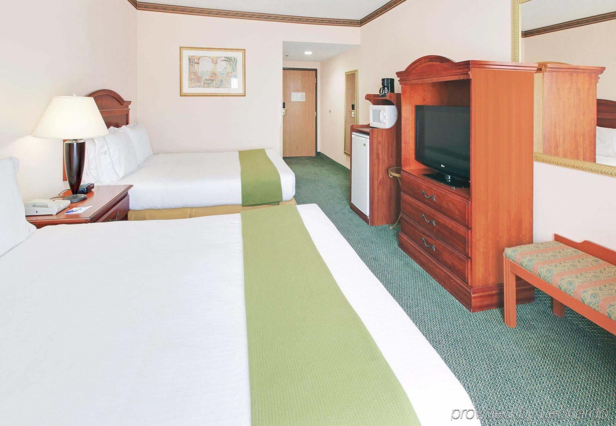 فندق كليفلاندفي  فندق وأجنحة هوليداي إن إكسبريس كيليفلاند - إم إس الغرفة الصورة