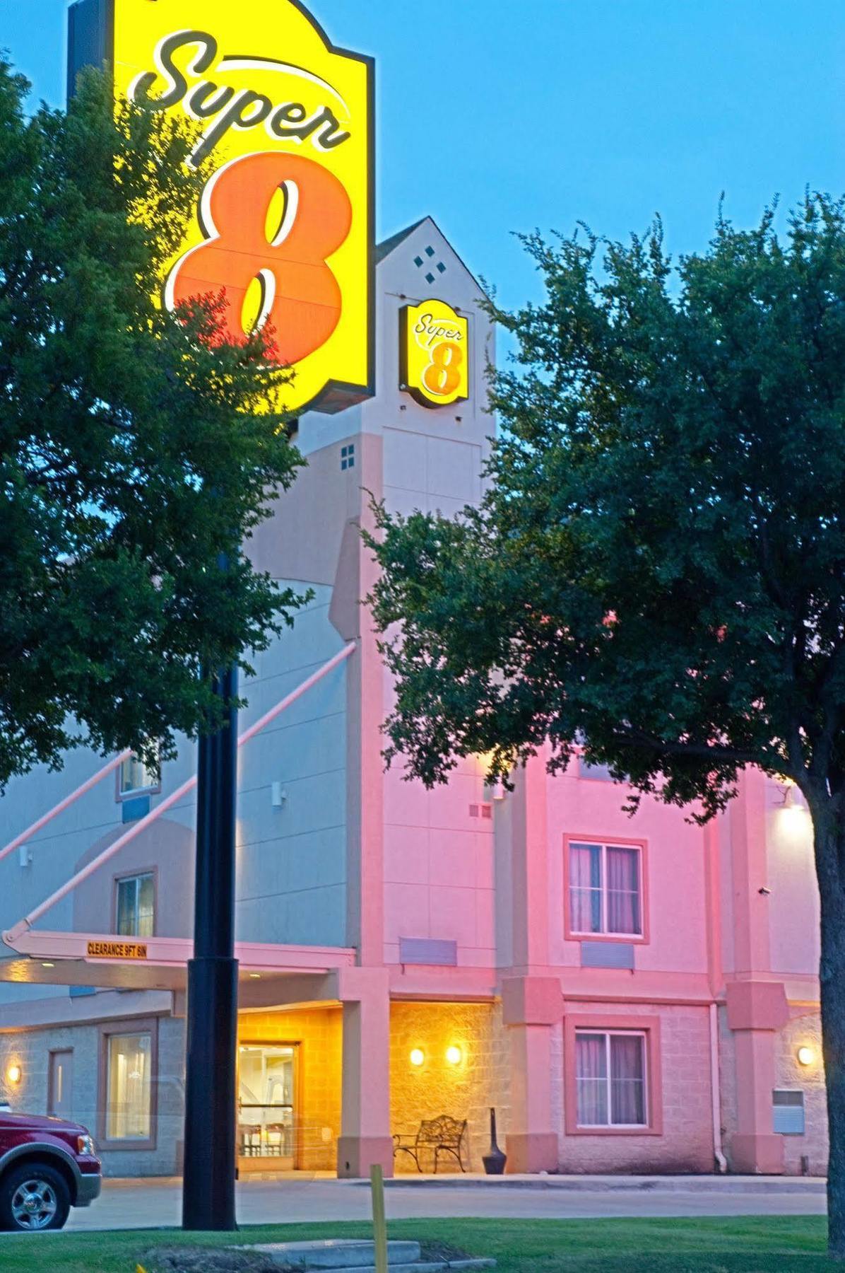 فندق ايرفينغفي  سوبر 8 باي ويندام إرفينج/دي إف دبليو إيربورت /نورث المظهر الخارجي الصورة