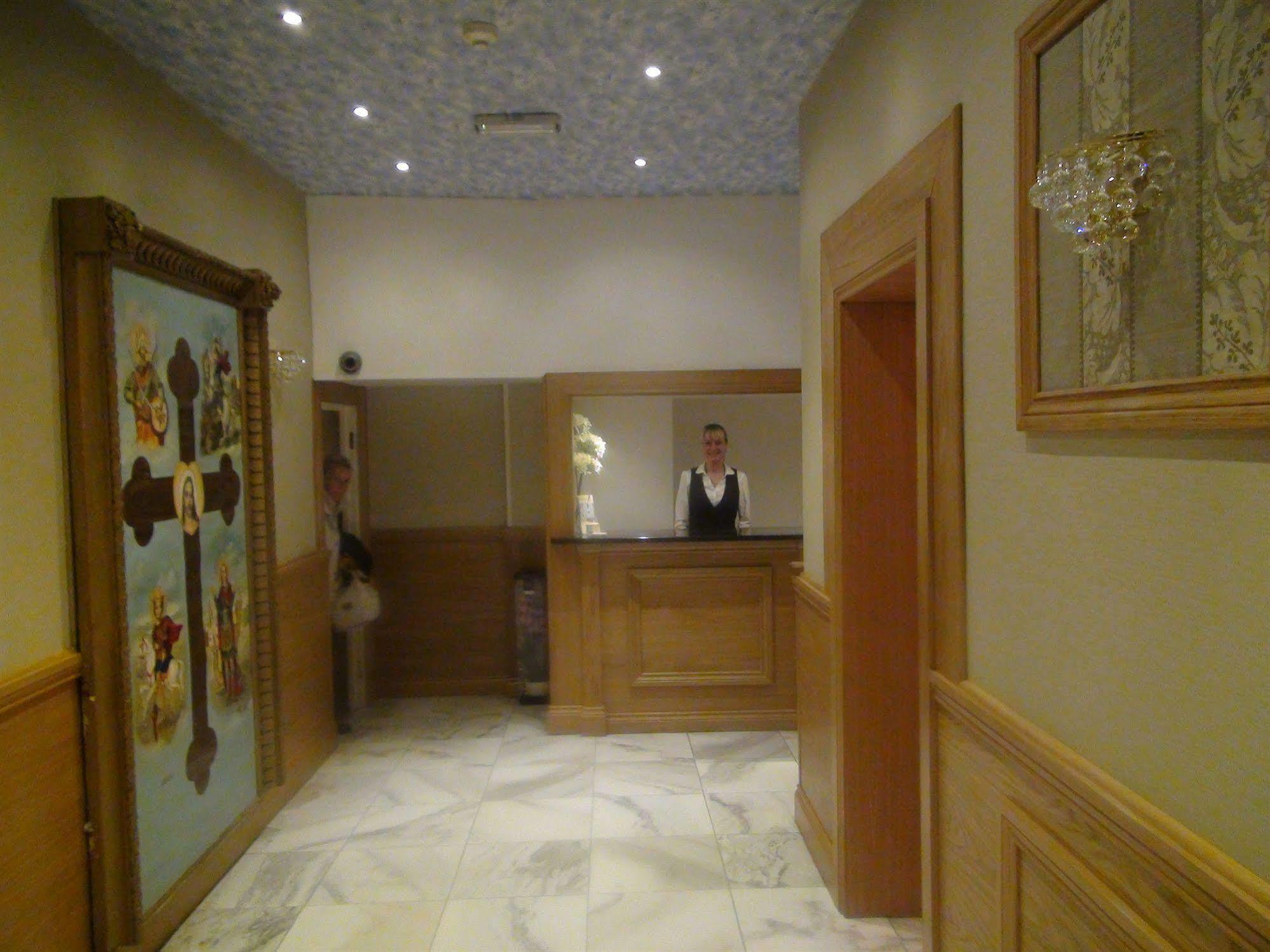 فندق لاندودنوفي  فندق فور ساينتس بريج واي دون المظهر الخارجي الصورة