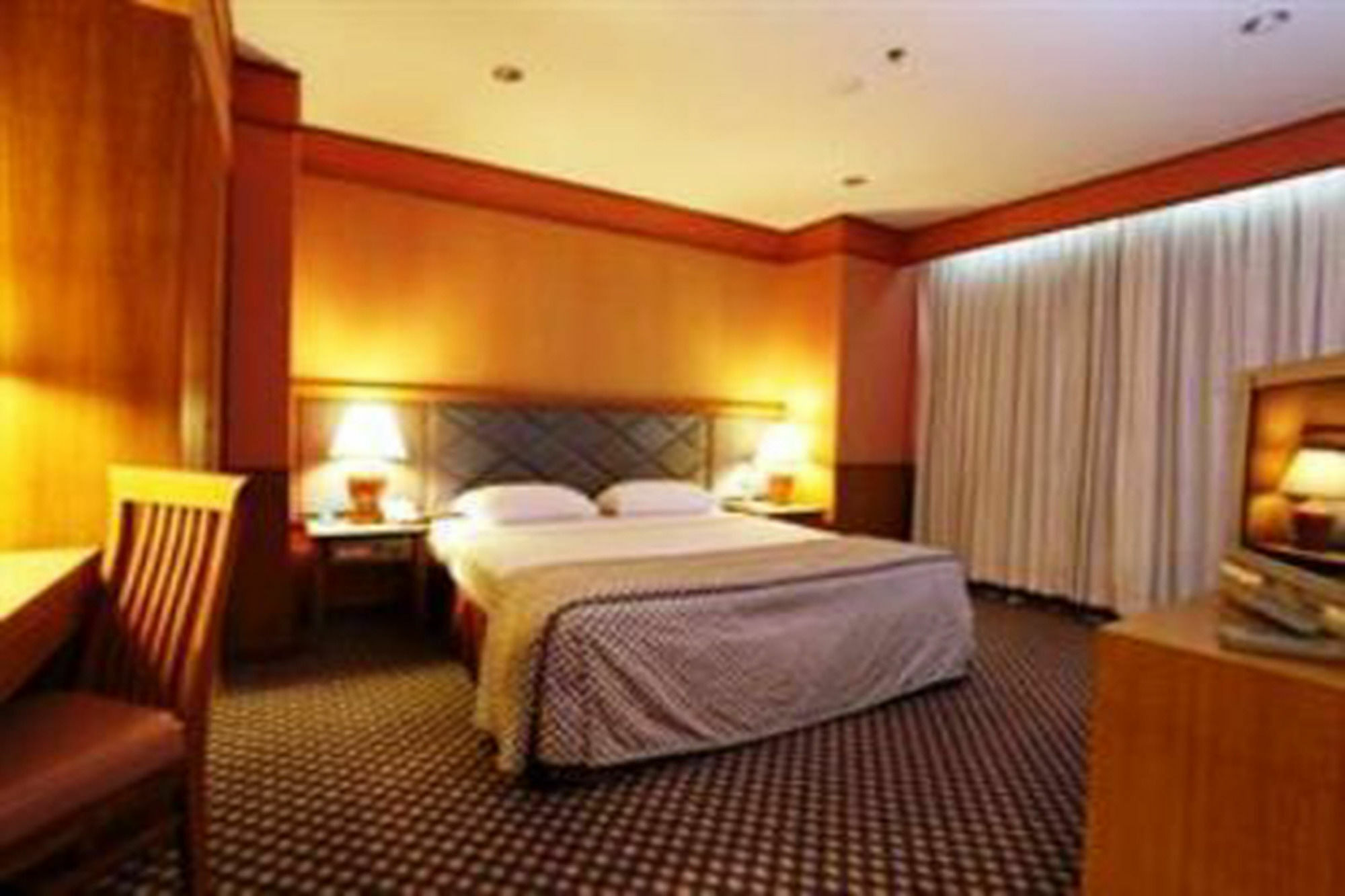 فندق سوراثانيفي  فندق داياموند بلازا، سوراتاني المظهر الخارجي الصورة