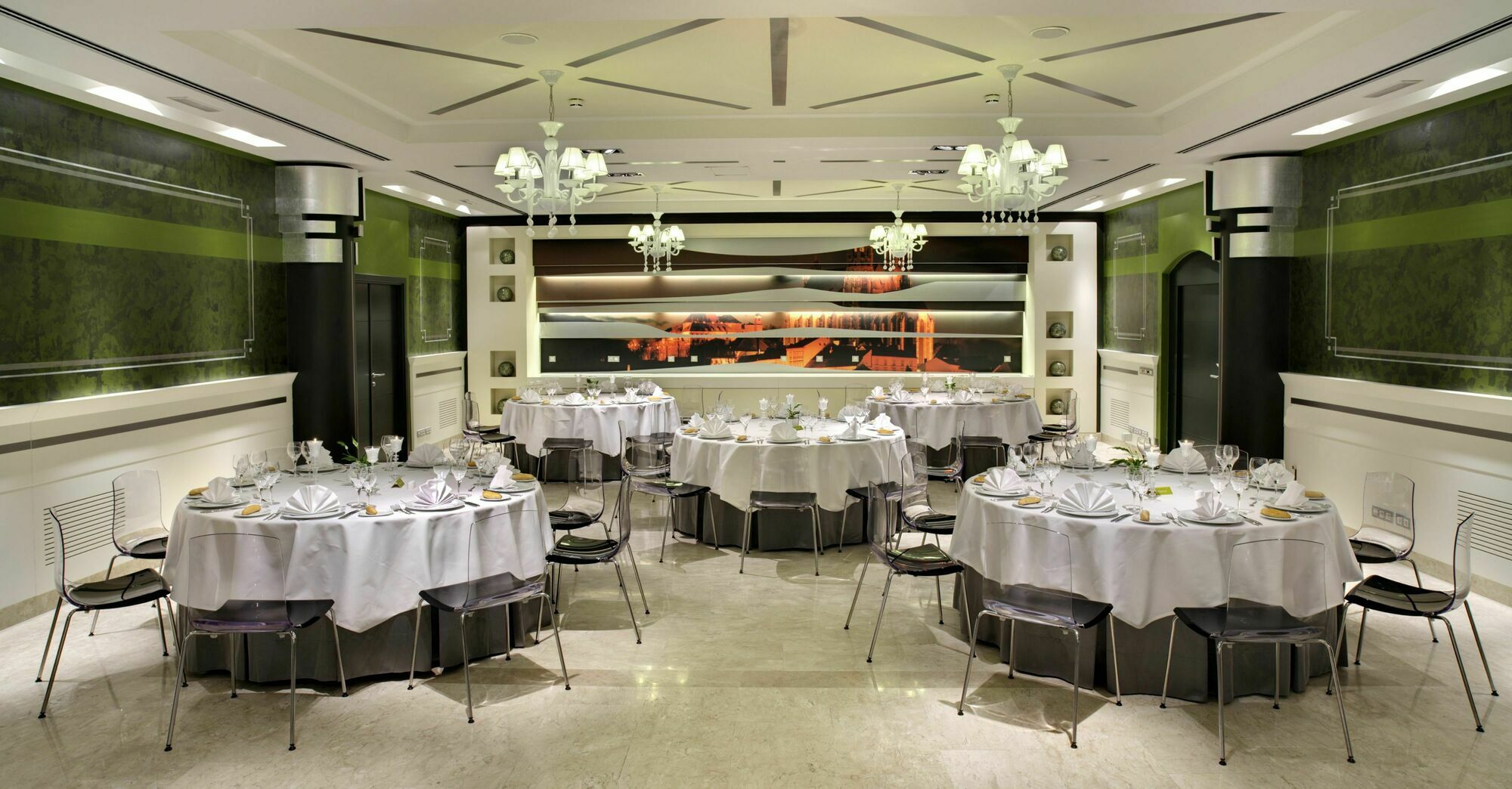 فندق بارسيلو برنو بالاس المطعم الصورة