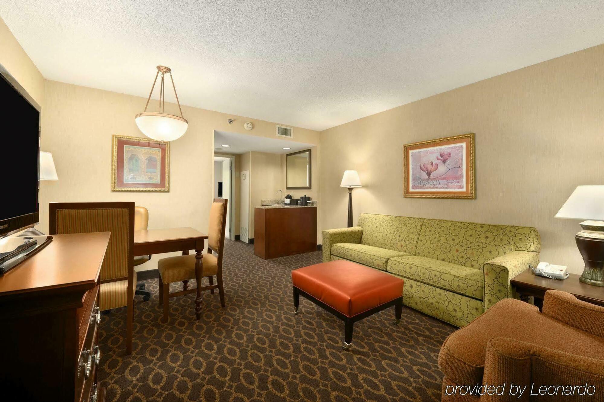 فندق أجنحة إمباسي باي هيلتون مطار أتلانتا الغرفة الصورة