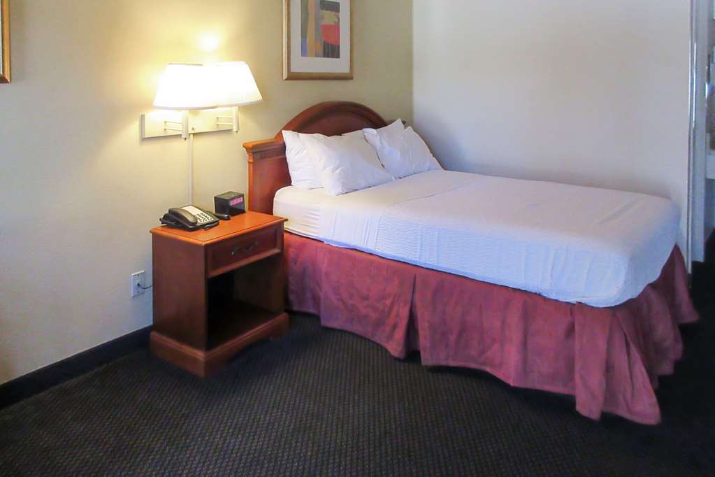 Quality Inn - Roxboro South الغرفة الصورة