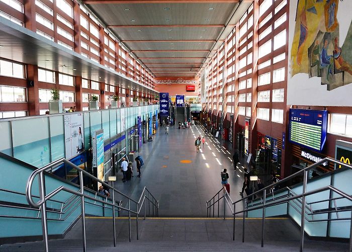 Innsbruck Central Station (Innsbruck Hauptbahnhof) photo
