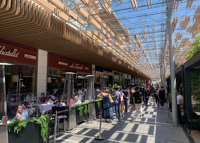 Puerto Venecia photo