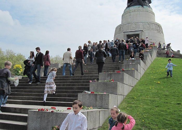 Treptower Park Soviet War Memorial (Treptower Park) - Wikipedia photo