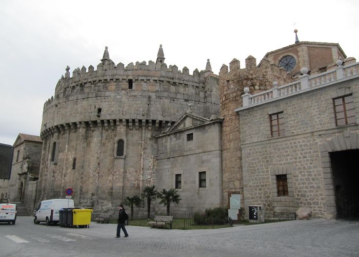 Avila Cathedral File:Ávila, cathedral, apse.jpg - Wikimedia Commons photo