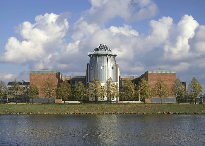 Bonnefantenmuseum Lecture by Anna Bronovitskaya: Aldo Rossi (Italy, 1931–1997) | Garage photo