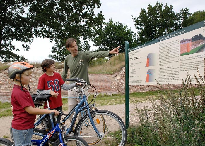 Erikstein - Nachbildung Wanderwege in Dannewerk: die schönsten Touren der Region ... photo
