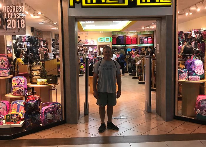 Salvador Shopping Mall san salvador mall – It's not a slow car, it's a fast house photo