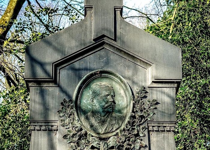 Wiesenkirche oder Str. Maria zur Wiese wdf - wupper digitale fotografie - Ost(en)friedhof in Dortmund photo