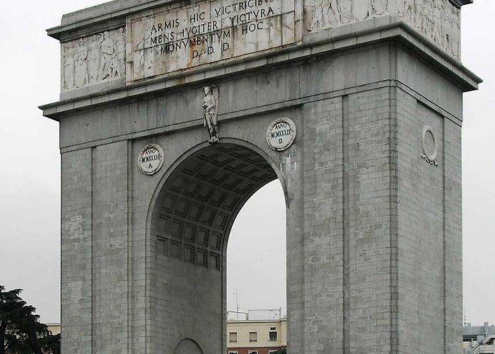 Arco de la Victoria How will the art market cope with stagflation? photo