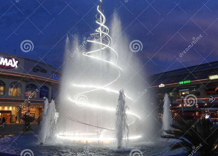 Gran Via Shopping Center La Gran Via Mall, El Salvador Editorial Photo - Image of shops ... photo